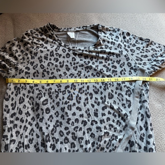Leopard print grey and black maternity nursing long sleeve shirt Large - Picture 7 of 7